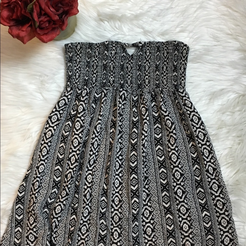 ⭐️ I’m In love with Derek Geometric Top⭐️